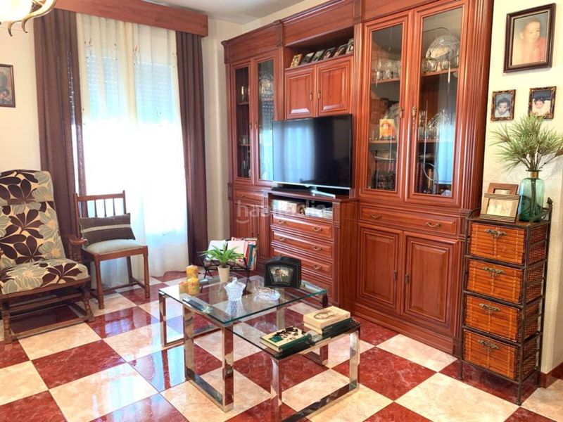 Foto d9242f03-1458-4d0d-b238-e25bad298993. Casa amb aparcament a Baza