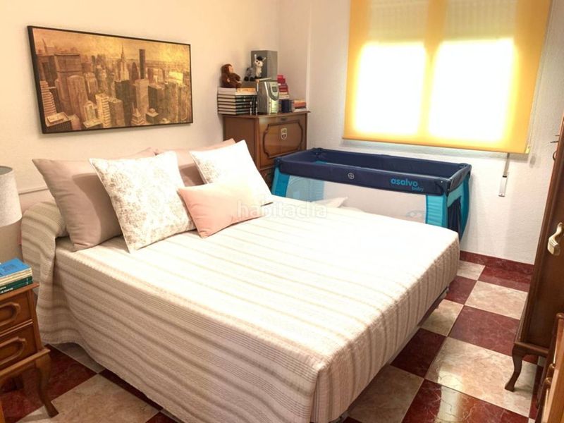 Foto e80c1151-096e-4937-87cf-2f4d0fbb4802. Casa amb aparcament a Baza