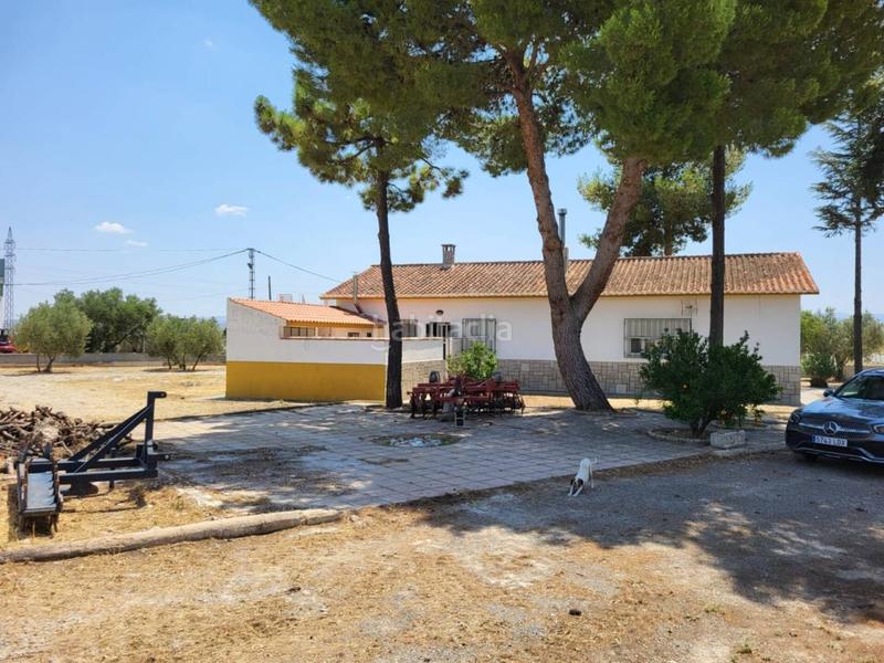 Foto 67a88f74-5909-452e-b2ae-53f4022d2b0a. Chalet  en venta en Baza