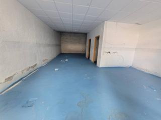 Local commercial à Baza. Local comercial en venta en baza