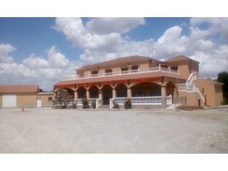 Edifici a Cuevas del Campo. Hotel en venta en cuevas del campo