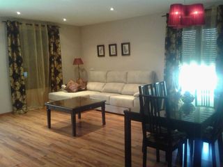 Location Appartement  Calle hernán cortés. Alquiler de piso exterior de 3 dormitorios en baza