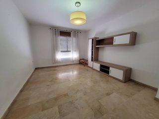 Piso en Baza. Venta de piso luminoso y bien ubicado en baza