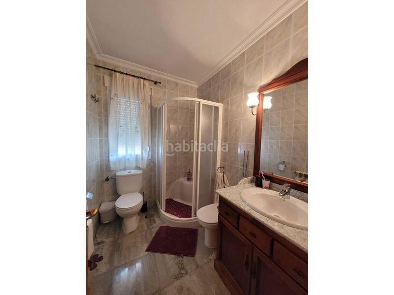 Foto 0ab385e1-b15e-4247-b788-629525db070e. Casa amb calefacció aparcament piscina a Baza