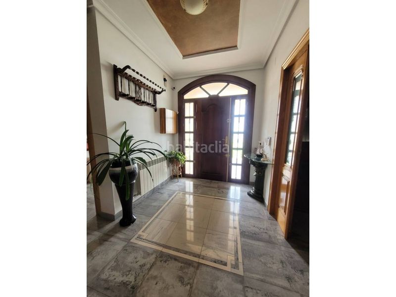 Foto c432c224-b5a6-43ee-8542-44db74fb5be4. Casa amb calefacció aparcament piscina a Baza