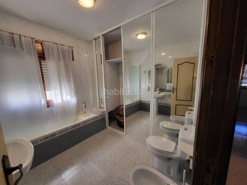 Foto 03254aad-f754-4fd4-96c7-536604c4fc05. Casa amb aparcament a Baza