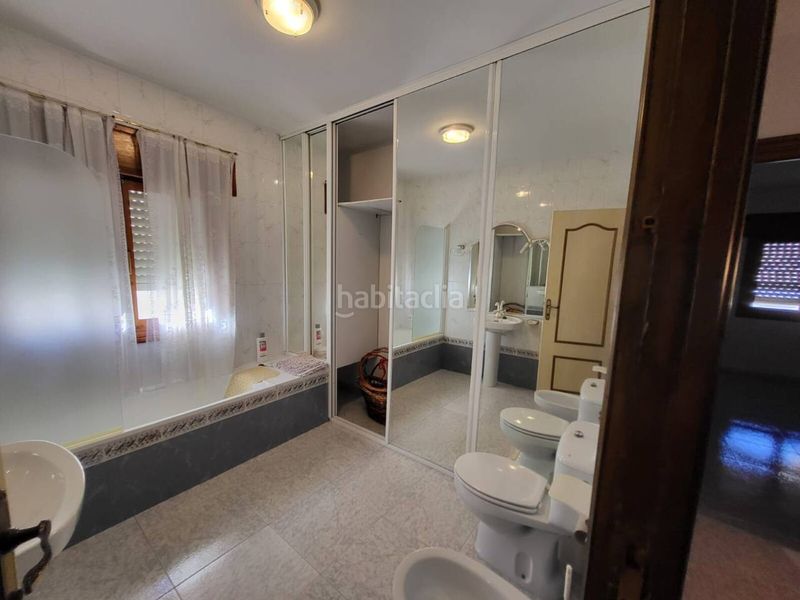 Foto 6904f023-ed87-4e18-b65f-a541805e4459. Casa amb aparcament a Baza