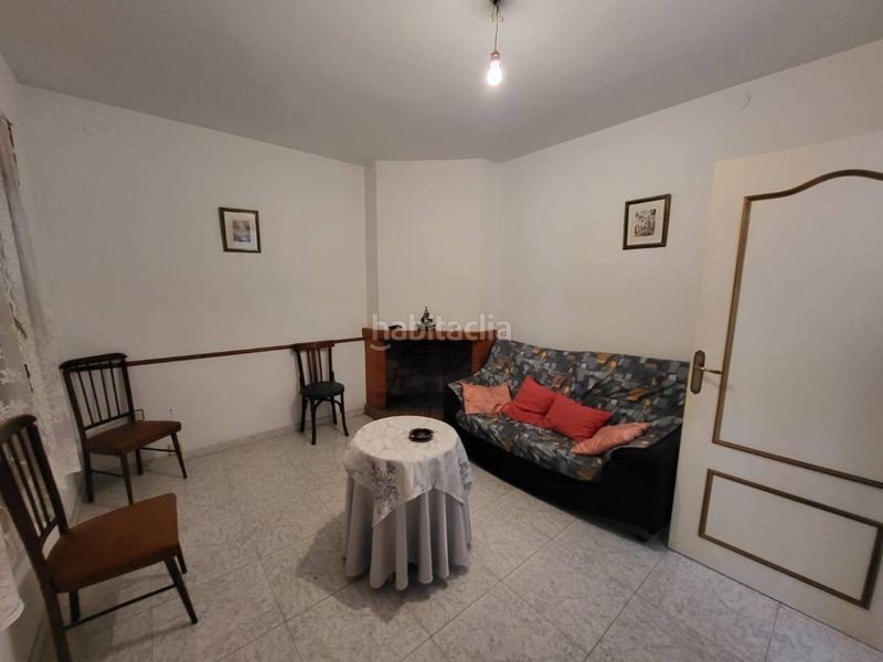 Foto 6ac807e2-ca33-4ffa-84fa-370f4f7c6b7e. Casa amb aparcament a Baza