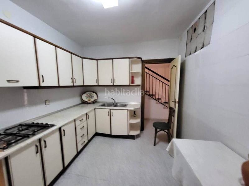 Foto a7c5b13a-13b5-480e-8f0c-f7000404c5ad. Casa amb aparcament a Baza