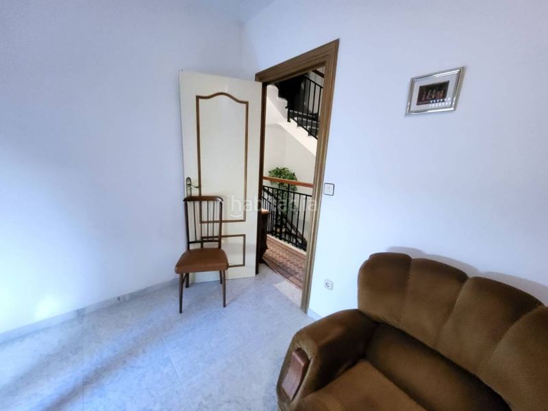 Foto f8153274-ebda-4f3b-ad16-53cc74bbebd0. Casa amb aparcament a Baza