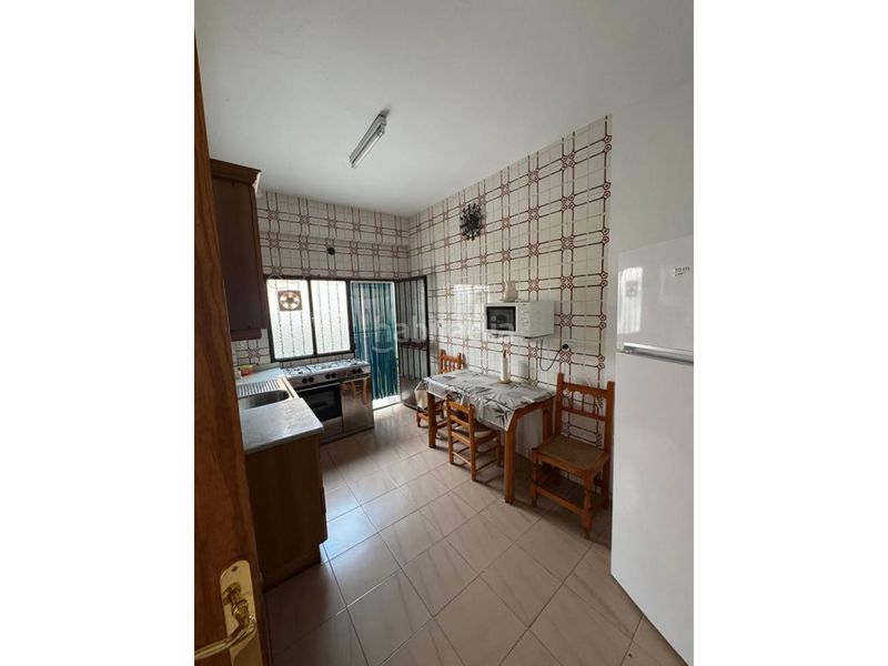 Foto f89bd40b-d53b-4f89-80db-ef0f9ee4a3c1. Casa amb calefacció a Baza