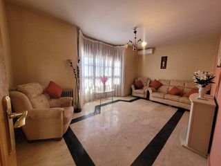 Flat in Baza. Piso en venta en baza