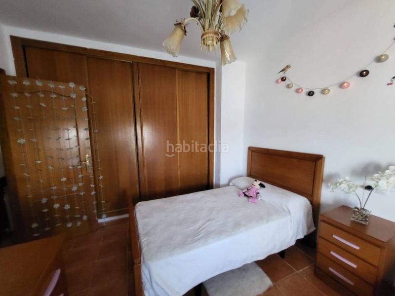 Foto 5b898128-08a3-4ff6-b66a-6132ea06de58. Casa amb aparcament a Baza