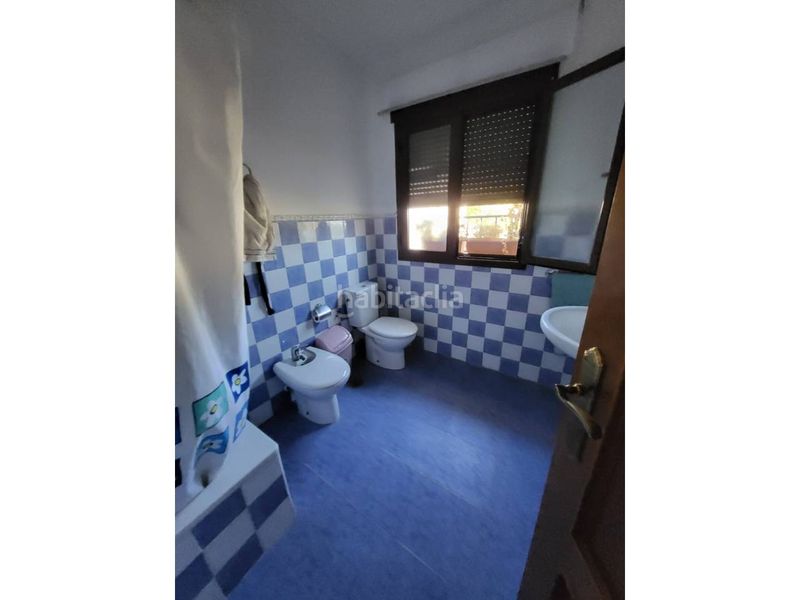 Foto f4e0d27f-9008-4b71-8944-502e8fc15d78. Casa amb aparcament a Baza