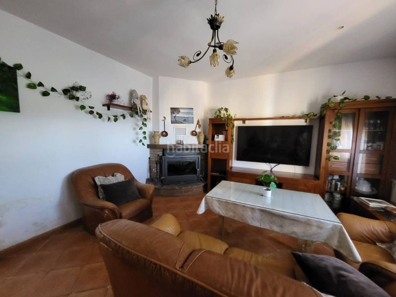 Foto f7fd645f-e31b-4095-b649-42448a692706. Casa amb aparcament a Baza