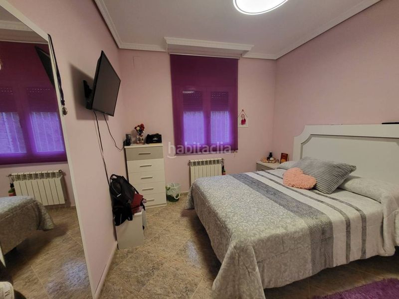Foto 1b929c98-fe0f-4b84-935b-73ecdfdc028f. Chalet venta de villa en Baza