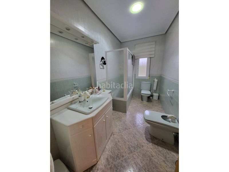 Foto 3dc4212f-b2f4-4302-82a2-f836a5c1bee0. Chalet venta de villa en Baza