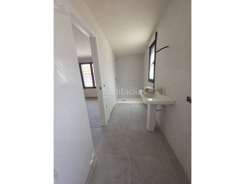 Foto e82f1583-53e5-4645-9a8f-cacf1a7bec1f. Casa amb calefacció aparcament a Baza