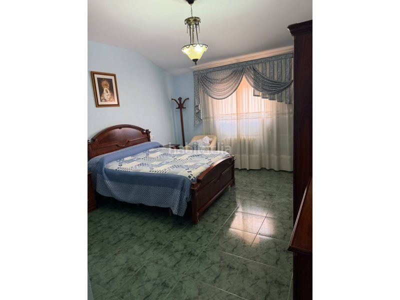 Foto 024bab52-c8c9-4ec7-9460-27629cf24ceb. Casa amb aparcament piscina a Baza