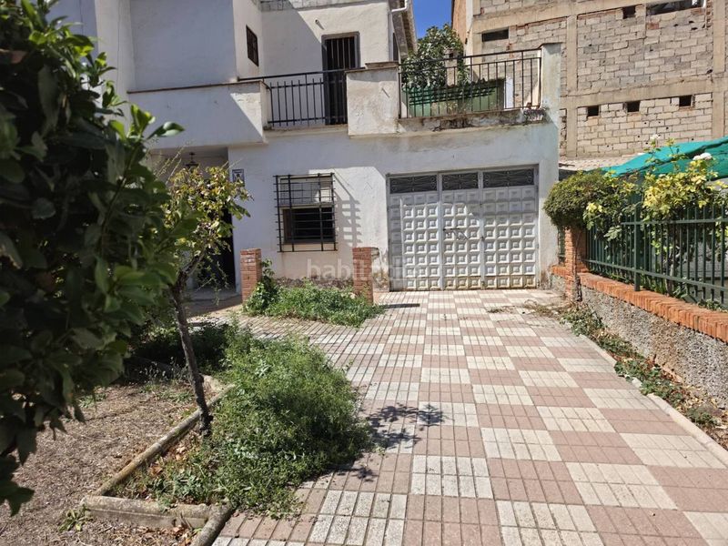 Foto 6f20c83f-c063-414f-9731-4df89bc0d6ab. Maison avec parking dans Baza