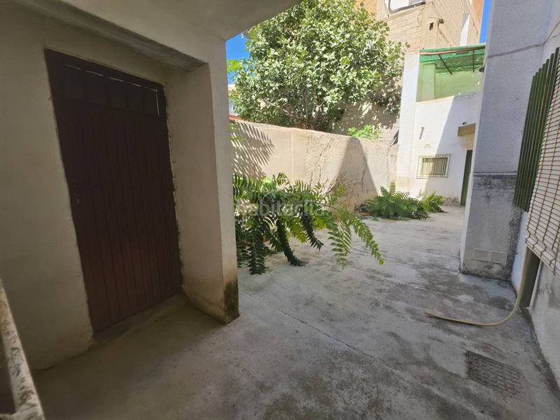 Foto 6fefd166-cb1a-466a-b792-556eda328cdb. Maison avec parking dans Baza