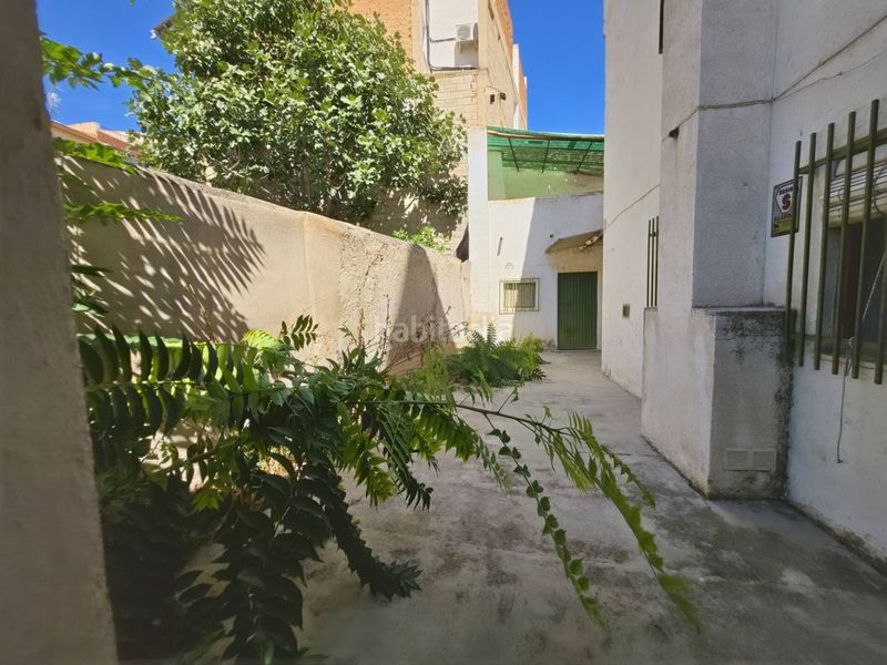 Foto e20bff1f-836e-4431-a77d-7fa660e38baa. Maison avec parking dans Baza