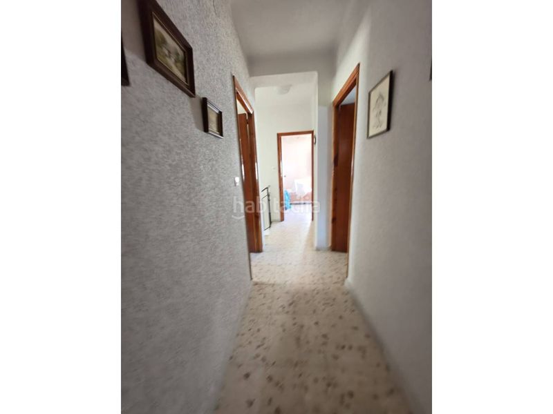 Foto e590ed2a-59de-4869-93de-e2326dff880a. Maison avec parking dans Baza