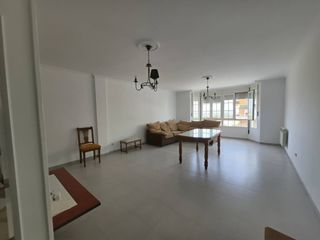 Pis a Baza. Venta de piso exterior y soleado en baza