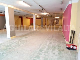 Local Comercial en Congost. Amplio local comercial a 10 minutos a pie del centro de granolle