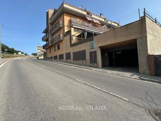 Aparcament cotxe a Franqueses del Valls (Les). Plaza de parking para coche grande