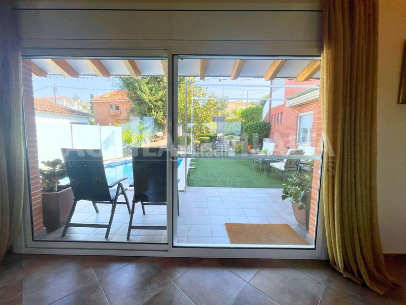 Foto c499e788-7794-46b9-a1b9-68e45574d6d7. Casa para dos familias con piscina en Vallromanes