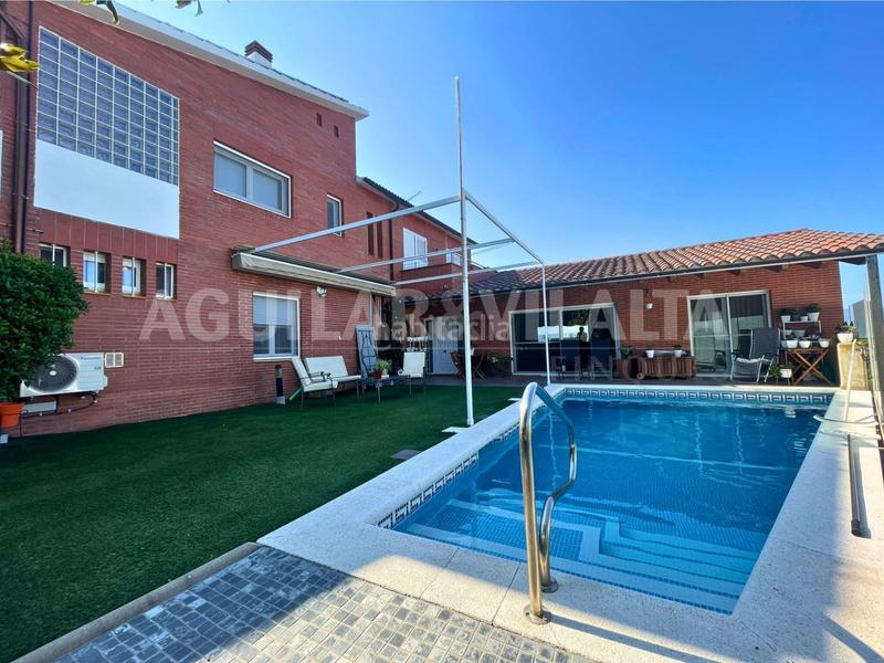 Foto d36a1463-c85a-41c0-b140-bd6dc467ef54. Casa para dos familias con piscina en Vallromanes