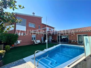 Maison à Vallromanes. Para dos familias con piscina