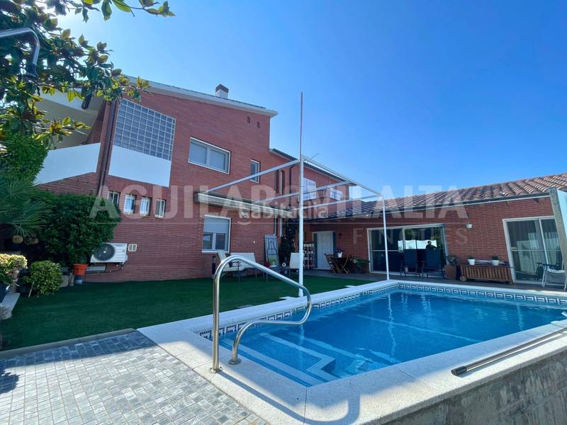 Foto f85e755b-1800-4e8b-aaa3-80131bf35b03. Casa para dos familias con piscina en Vallromanes