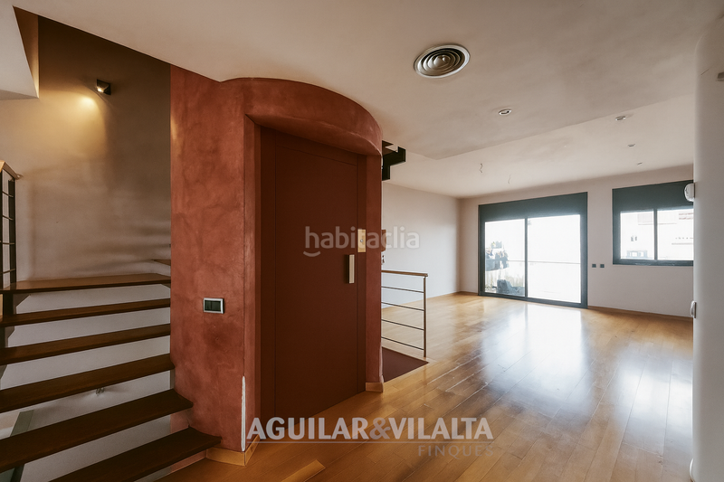 Foto 49146a81-3747-4b2e-a3f4-70743c603c33. Casa adosada casa amplia con piscina en el centro en Granollers