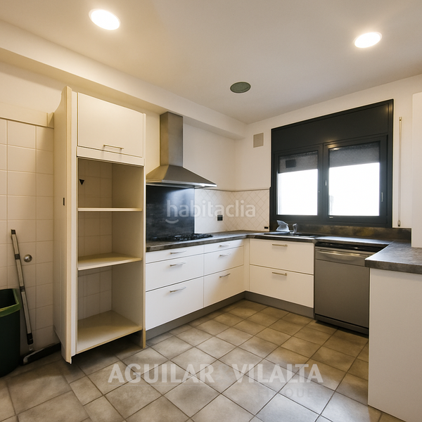 Foto 4d5056dc-1e24-4c92-8d74-b7d790682f0d. Casa adosada casa amplia con piscina en el centro en Granollers