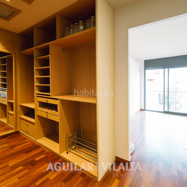 Foto 5365f538-e76e-4b54-93bc-6fd8184d4264. Casa adosada casa amplia con piscina en el centro en Granollers