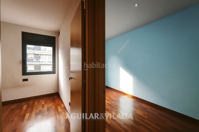 Foto 8d288955-d4d9-4aed-a387-277963135473. Casa adosada casa amplia con piscina en el centro en Granollers