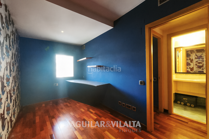 Foto 987c33f5-aec8-4dfc-8eb8-33222deffc10. Casa adosada casa amplia con piscina en el centro en Granollers