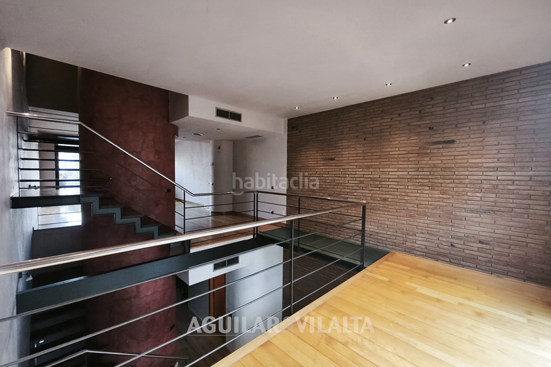 Foto a9bc30a6-dbf8-4fff-a295-0a598437b875. Casa adosada casa amplia con piscina en el centro en Granollers