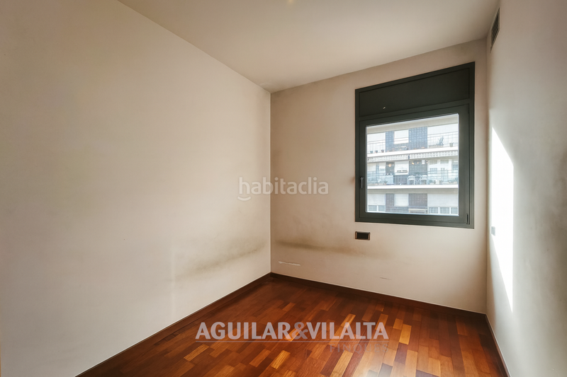 Foto b99c201e-25e9-4c34-b0d1-c87a3a750444. Casa adosada casa amplia con piscina en el centro en Granollers