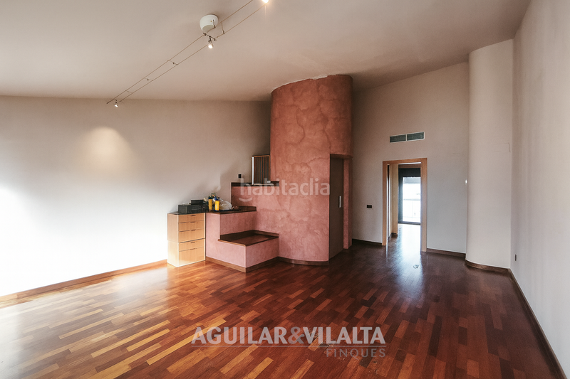 Foto bb6348d1-b6be-4b43-8462-12af7ab31b40. Casa adosada casa amplia con piscina en el centro en Granollers