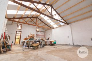 Fabrikhalle in Passatge de grau 2. Nave industrial singular