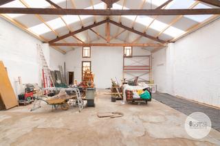 Nau industrial a Passatge de grau 2. Nave industrial singular