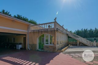 Xalet  Carrer de fran�a. Chalet independiente con gran parcela urbana, piscina y posible