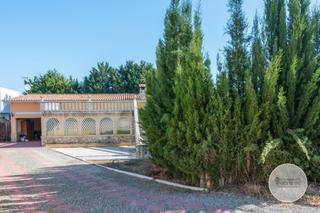 Chalet in Carrer tarragona 42. Tu refugio en tarragona- agosto precio promocional!!!!! consulta