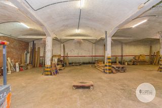 Local Comercial  Carrer de llan�a. Oportunidad de inversi�n en barcelona � local con gran potencial