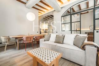 Pis  Carrer de l'autonomia. Planta baja tipo loft con encanto industrial, a 2 minutos de san