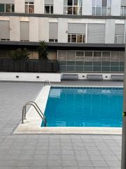 Etagenwohnung  Carrer de la mineria. Luminoso piso de 67 m² con terraza y piscina – zona plaça cerdà