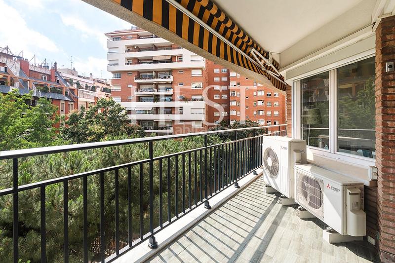 Foto 1aca5a80-b127-483e-b193-df0ff0e2090b. Piso amplia y luminosa vivienda con terraza en sant gervasi en Barcelona